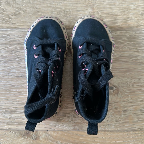 ***LIKE NEW*** toddler size 9 toddler black/leopard high tops - Picture 1 of 4